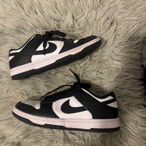 Nike Black and White Women's Sneakers